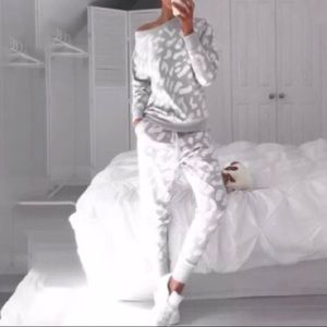 Comfortable and stylish jogging suit!